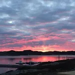 Seaside With Hot Tub And Sauna Sleeps 11 Feriehus