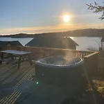 Seaside With Hot Tub And Sauna Sleeps 11