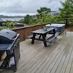 Seaside With Hot Tub And Sauna Sleeps 11