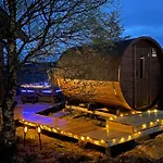 Seaside With Hot Tub And Sauna Sleeps 11 Forland