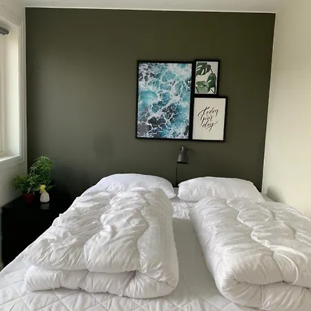 Seaside With Hot Tub And Sauna Sleeps 11 Forland