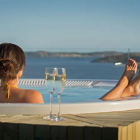 Lovely By The Sea With Hot Tub And Sauna Forland