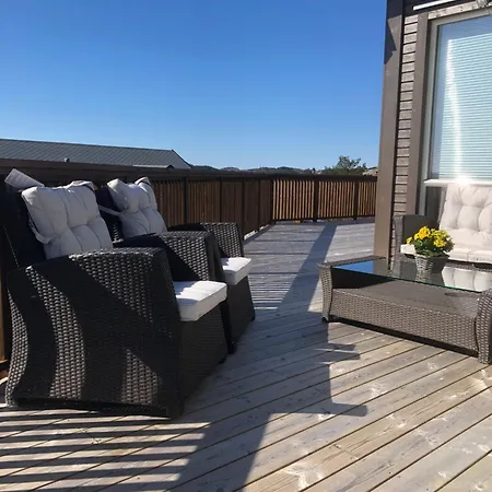 Lovely By The Sea With Hot Tub And Sauna Forland