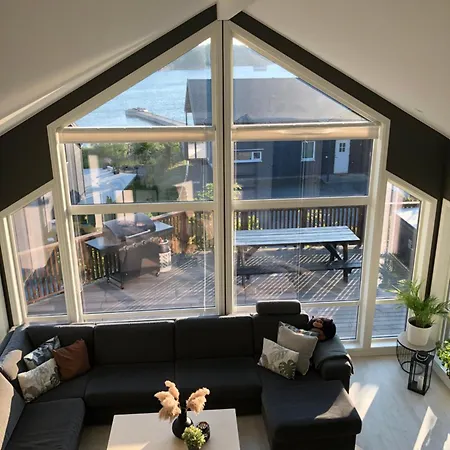 Seaside With Hot Tub And Sauna Sleeps 11