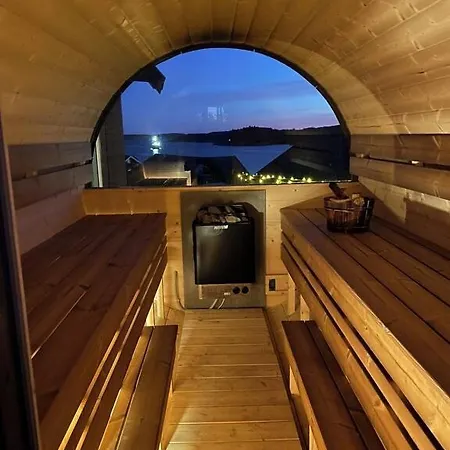 Seaside With Hot Tub And Sauna Sleeps 11 Ferienhaus *