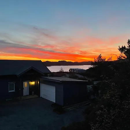 Seaside With Hot Tub And Sauna Sleeps 11 *
