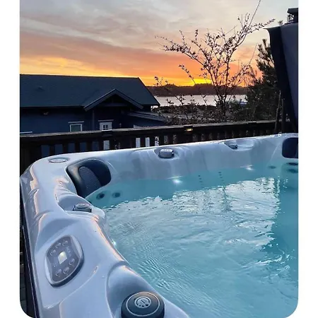 Seaside With Hot Tub And Sauna Sleeps 11 * Forland