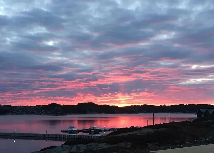 Seaside With Hot Tub And Sauna Sleeps 11 Feriehus