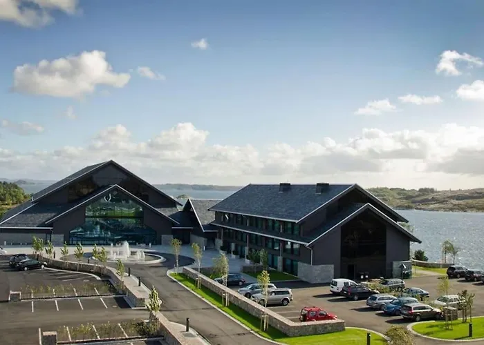 Seaside With Hot Tub And Sauna Sleeps 11