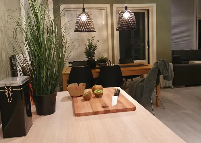 Seaside With Hot Tub And Sauna Sleeps 11 Feriehus Forland