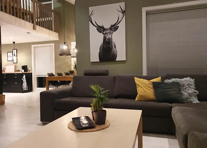 Seaside With Hot Tub And Sauna Sleeps 11