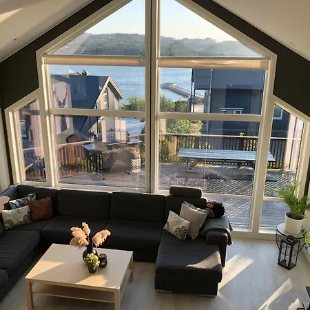 Seaside With Hot Tub And Sauna Sleeps 11 *