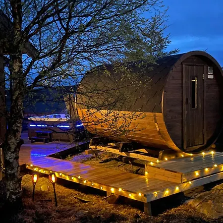 Seaside With Hot Tub And Sauna Sleeps 11 Forland